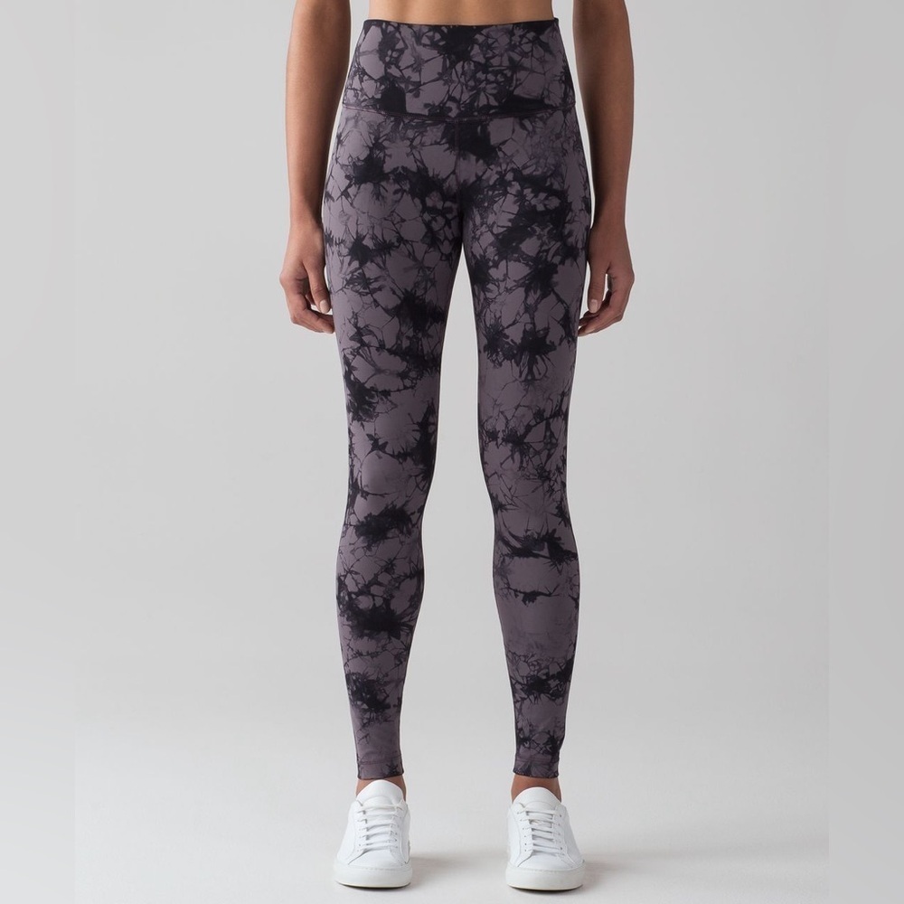Lululemon Wunder Under Pant (Hi-Rise) Shibori
Shibori Magnum Black size 6